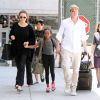 Angelina Jolie et Brad Pitt arrivent à l'aéroport de Los Angeles avec leurs enfants Zahara et Maddox en provenance de Londres, le 14 juin 2014.