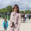 Nieves Alvarez arrivant au défilé de mode "Elie Saab", collection prêt-à-porter Printemps-Eté 2017 à Paris, le 1er octobre 2016