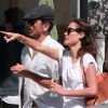 Exclusif - John Stamos et sa petite amie Caitlin McHugh font du shopping à West Hollywood, le 1er octobre 2016