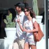 Exclusif - John Stamos et sa chérie Caitlin McHugh font du shopping à West Hollywood, le 1er octobre 2016