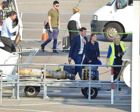 Exclusif - La princesse Eugenie d'York et son compagnon Jack Brooksbank arrivant à l'aéroport d'Aberdeen en provenance de Londres, en route pour le château de Balmoral le 15 septembre 2016