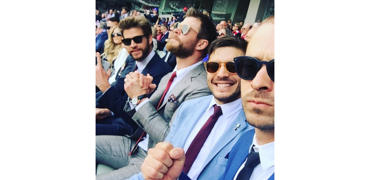 Photo Chris Hemsworth avec son frère Liam et des amis