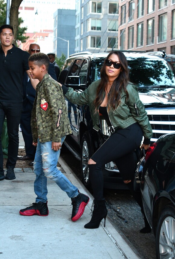 Lala Anthony et son fils Kiyan Carmelo Anthony - Kim Kardashian reçoit de la visite dans son appartement de New York City, New York, Etats-Unis, le 4 octobre 2016.