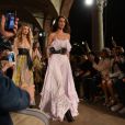 Stella Maxwell et Bella Hadid au défilé de mode "Philosophy" lors de la Fashion Week de Milan, le 24 septembre 2016.
