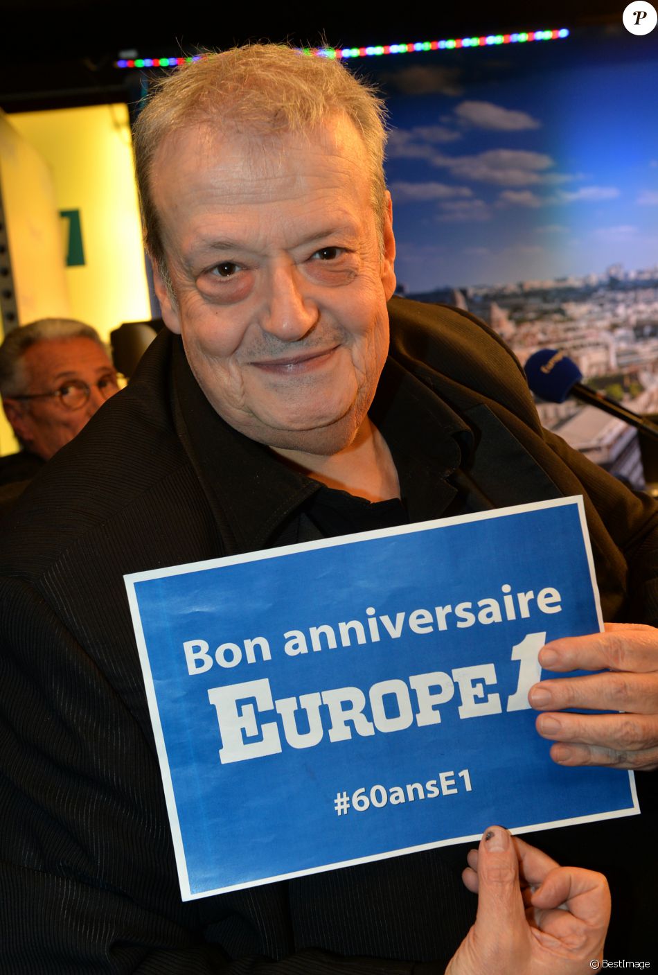 Exclusif Guy Carlier Les Journalistes Et Chroniqueurs Souhaitent Un Bon Anniversaire A Europe 1 A L Occasion De La Journee Speciale Des 60 Ans De La Radio A Purepeople