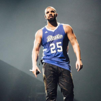 Drake : Blessé à la cheville, le chouchou de Rihanna annule des concerts