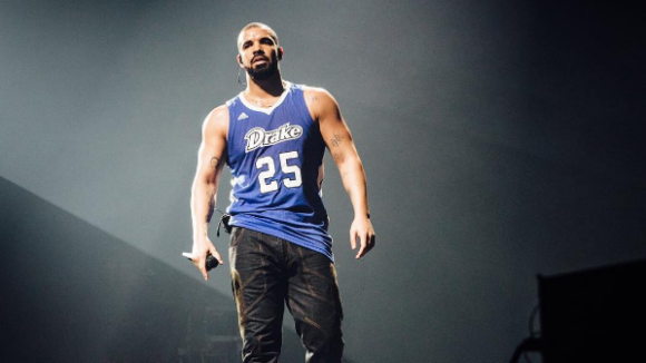 Drake : Blessé à la cheville, le chouchou de Rihanna annule des concerts