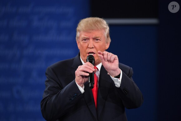 Donald Trump pendant le 2e débat des présidentielles à la Washington University de St. Louis. le 9 octobre 2016.