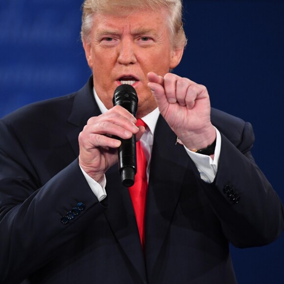 Donald Trump pendant le 2e débat des présidentielles à la Washington University de St. Louis. le 9 octobre 2016.