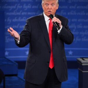 Donald Trump pendant le 2e débat des présidentielles à la Washington University de St. Louis. le 9 octobre 2016.