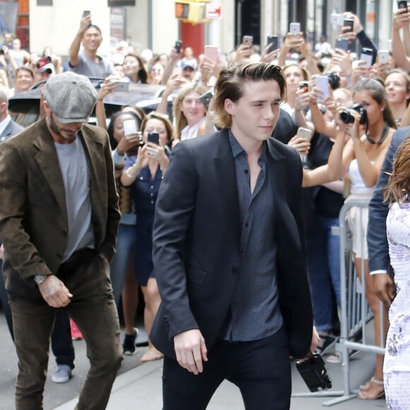 Victoria Beckham, son mari David Beckham et leur fils Brooklyn Beckham arrivent au restaurant Balthazar dans le quartier de Soho à New York City, New York, Etats-Unis, le 11 septembre 2016. © Agence/Bestimage