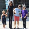 Exclusif - Victoria Beckham est allée déjeuner avec ses enfants Harper, Romeo, Cruz et Brooklyn au restaurant The Golden State à Los Angeles, le 21 août 2016