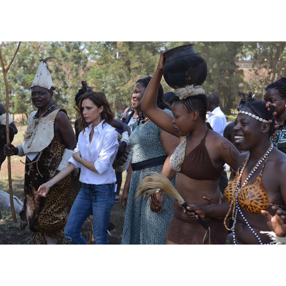 Victoria Beckham au Kenya avec son fils Brooklyn Beckham pour soutenir le programme de l'UNIAIDS. Photo publiée sur Instagram, le 10 octobre 2016