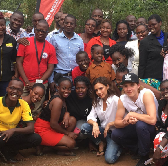 Victoria Beckham au Kenya avec son fils Brooklyn Beckham pour soutenir le programme de l'UNIAIDS. Photo publiée sur Instagram, le 10 octobre 2016