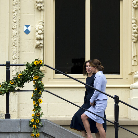 Kate Middleton, duchesse de Cambridge, a visité le musée Mauritshuis à La Haye le 11 octobre 2016 à l'occasion de sa première visite officielle en solitaire à l'étranger.