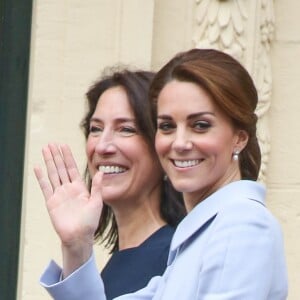 Kate Middleton, duchesse de Cambridge, a visité le musée Mauritshuis à La Haye le 11 octobre 2016 à l'occasion de sa première visite officielle en solitaire à l'étranger.