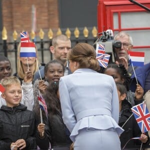 Kate Middleton, duchesse de Cambridge, a visité le musée Mauritshuis à La Haye le 11 octobre 2016 à l'occasion de sa première visite officielle en solitaire à l'étranger.