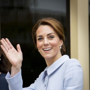 Kate Middleton, duchesse de Cambridge, a visité le musée Mauritshuis à La Haye le 11 octobre 2016 à l'occasion de sa première visite officielle en solitaire à l'étranger.