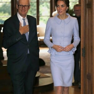 Kate Middleton, duchesse de Cambridge, à la résidence de l'ambassadeur de Grande-Bretagne à La Haye le 11 octobre 2016 à l'occasion de sa première visite officielle en solitaire à l'étranger.