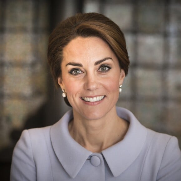 Kate Middleton, duchesse de Cambridge, à la résidence de l'ambassadeur de Grande-Bretagne à La Haye le 11 octobre 2016 à l'occasion de sa première visite officielle en solitaire à l'étranger.