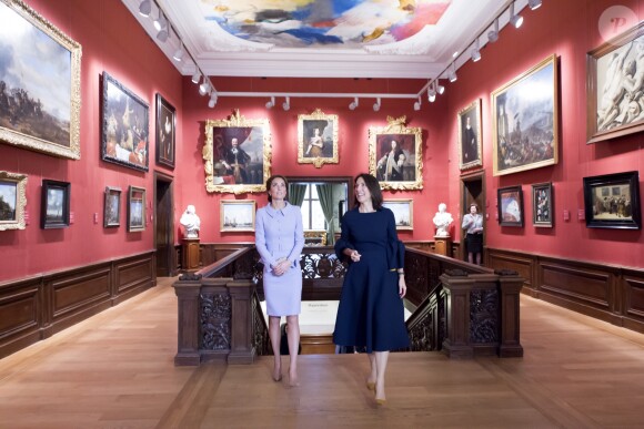 Kate Middleton, duchesse de Cambridge, en déplacement solo aux Pays-bas, visite le musée Mauritshuis à La Haye le 11 octobre 2016.