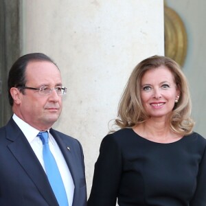 François Hollande et Valérie Trierweiler au dîner en l'honneur de Mr Joachim Gauck, président federal d'Allemagne au palais de l'Elysée à Paris le 3 septembre 2013.