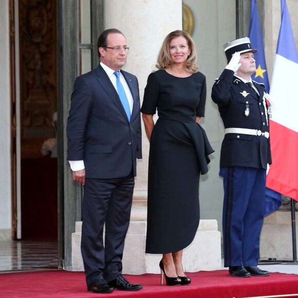 François Hollande et Valérie Trierweiler au dîner en l'honneur de Mr Joachim Gauck, président federal d'Allemagne au palais de l'Elysée à Paris le 3 septembre 2013.