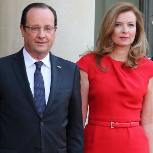 Francois Hollande et Valérie Trierweiler lors du dîner d'état au Palais de l'Elysee en l'honneur de Mr Bronislaw Komorowski, President de la Republique de Pologne, le 7 mai 2013.