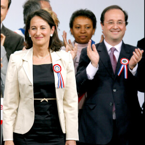 Ségolène Royal en meeting à Paris pour l'élection présidentielle, accompagnée de François Hollande, le 18 mars 2007.