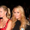 Nicky Hilton-Rothschild et sa soeur Paris Hilton au défilé de mode "Jeremy Scott" lors de la fashion week de New York à Moynihan Station à New York City, New York, Etat-Unis, le 12 septembre 2016.