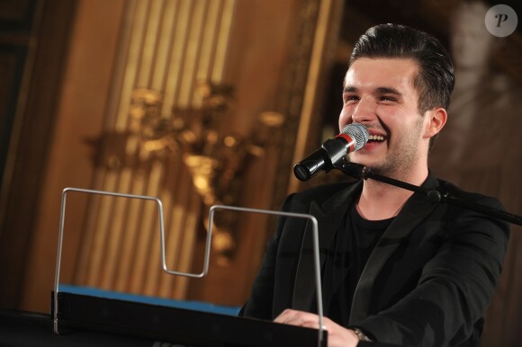 Le chanteur Olympe (The Voice saison 2) participe au gala de charite 'Pieces Jaunes' au Chateau de Compiegne le 24 janvier 2014.