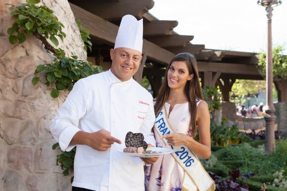 Iris Mittenaere et le Chef du Walt's – an American Restaurant, Ludovic Mallac - Halloween à Disneyland Paris du 1er octobre au 2 novembre 2016.