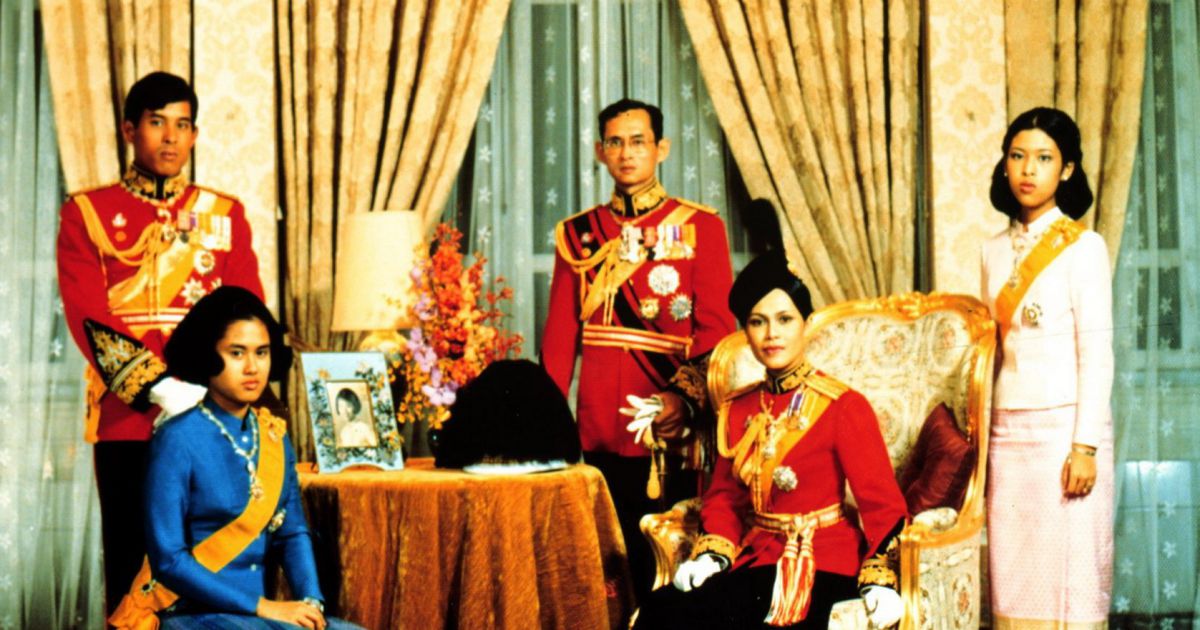 L'amour Royal De Ruyi Au Palais Le roi Bhumibol de Thaïlande et la reine Sirikit au palais royal à
