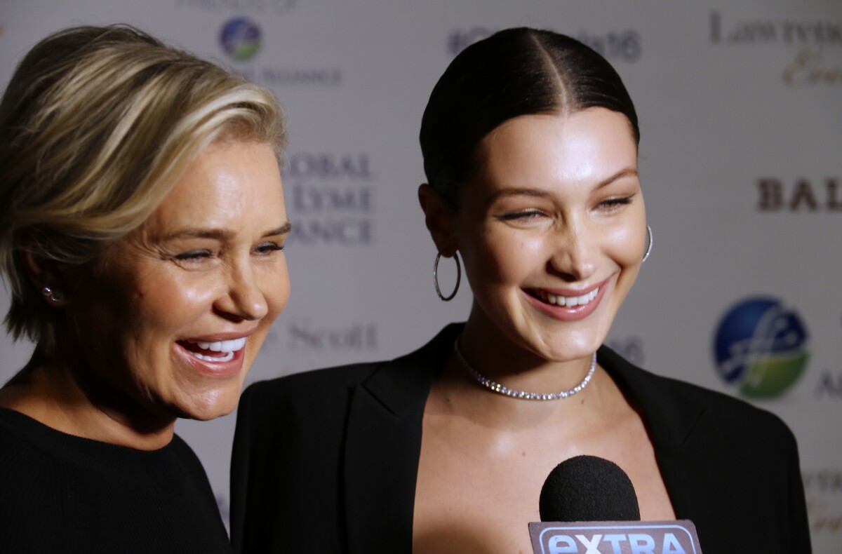 Photo Bella Hadid et sa mère Yolanda Hadid arrivent au gala pour la