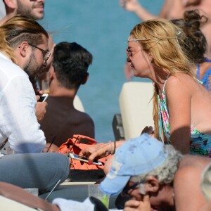 Lindsay Lohan et Dennis Papageorgiou au Rakkan Mykonos Beach Bar Restaurant, le 31 août 2016