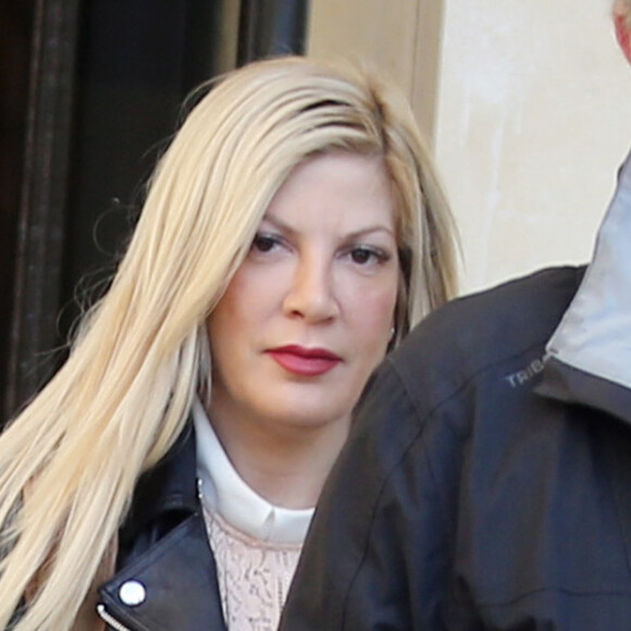 Semi-Exclusif - Tori Spelling, son mari Dean McDermott et leurs enfants Finn, Stella, Hattie et Liam sont allés chez Angelina rue de Rivoli puis se sont rendus au Café de L'homme à Paris, le 19 avril 2016.