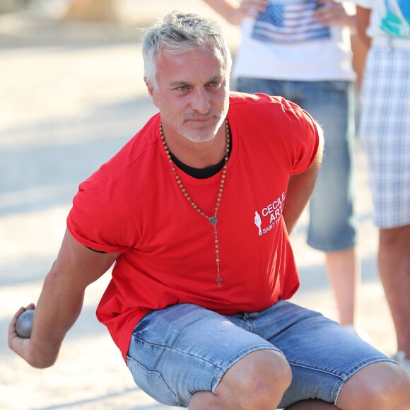 David Ginola jouant à la pétanque place des Lices à Saint-Tropez, le 12 août 2016. © Moreau-Jacovides/Bestimage