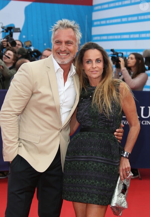 Info - David Ginola victime d'un arrêt cardiaque - David Ginola et sa femme Coraline - Avant-première du film "Everest" et soirée d'ouverture lors du 41ème Festival du film américain de Deauville, le 4 septembre 2015.