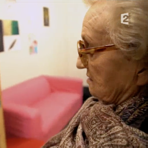 Capture d'écran des reportages "Jacques Chirac, l'homme qui ne voulait pas être président", dans le cadre de l'émission de Laurent Delahousse, puis "Bernadette Chirac, mémoires d'une femme libre", diffusés sur France 2, le 16 ocobre 2016. Bernadette devant l'armoire de sa fille Laurence.