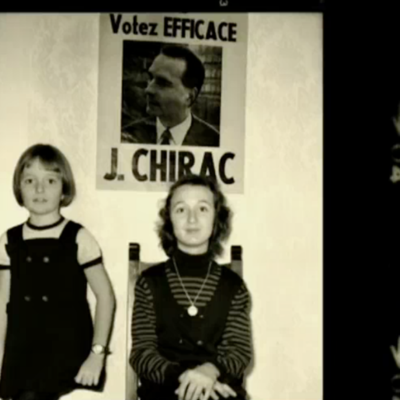 Capture d'écran des reportages "Jacques Chirac, l'homme qui ne voulait pas être président", dans le cadre de l'émission de Laurent Delahousse, puis "Bernadette Chirac, mémoires d'une femme libre", diffusés sur France 2, le 16 ocobre 2016. Laurence et sa soeur Claude devant une affiche de campagne de leur père.