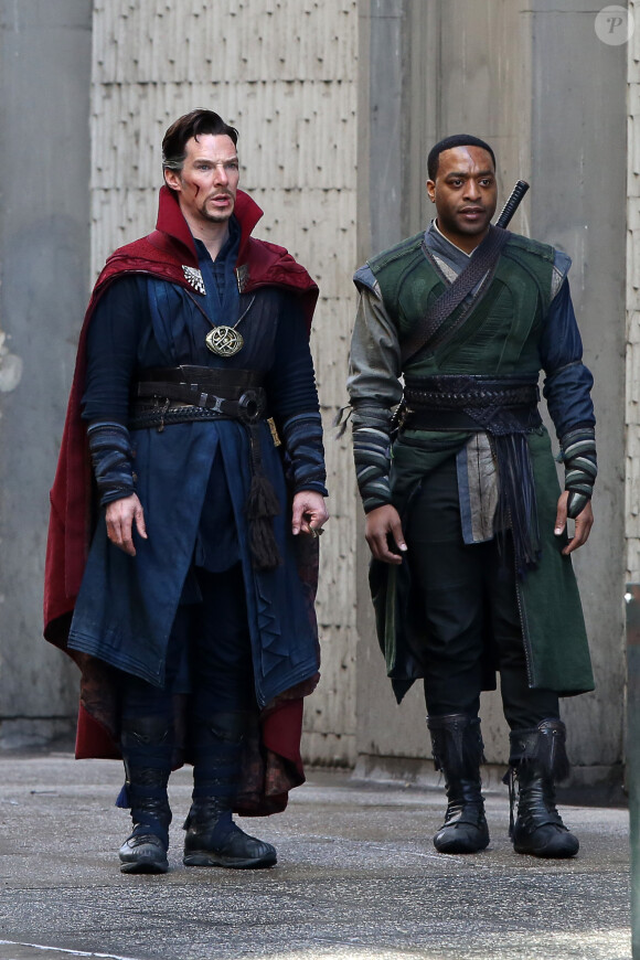 Benedict Cumberbatch et Chiwetel Ejiofor - Tournage du film "Doctor Strange" à New York, le 3 avril 2016.