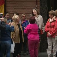 Letizia d'Espagne : La reine submergée par ses fans dans la banlieue de Madrid