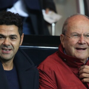 Jamel Debbouze et Marc Ladreit de Lacharrière ont regardé ensemble le match de Ligue 1 entre le PSG et l'Olympique de Marseille à Paris le 23 octobre 2016. Trois jours plus tôt, ils étaient déjà réunis pour une conférence de presse de 3S Entertainment. © Cyril Moreau/Bestimage