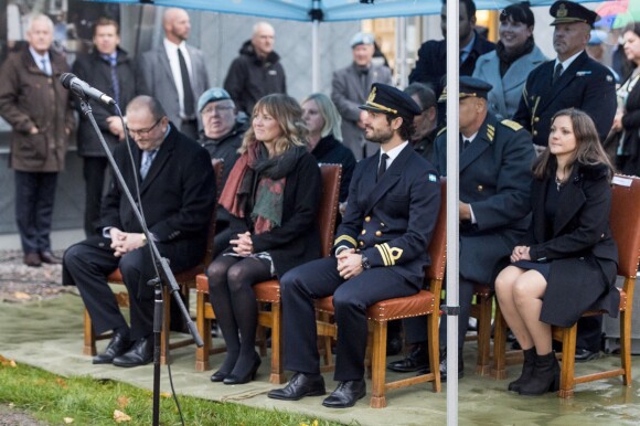 Le prince Carl Philip de Suède inaugure un mémorial en hommage à ceux qui se sont battus pour la paix et un monde meilleur au musée de la Bigrade à Saffle dans la province de Varmland, le 21 octobre 2016.