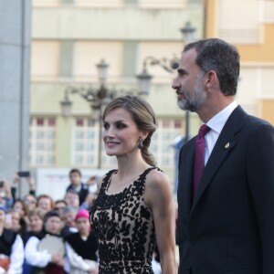 Le roi Felipe VI et la reine Letizia d'Espagne - Remise des prix Princesse des Asturies en présence du roi Felipe VI, La reine Letizia et de Sofia au théâtre Campoamor à Oviedo, Espagne, le 21 octobre 2016.