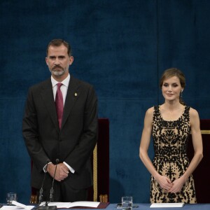 Le roi Felipe VI et la reine Letizia d'Espagne - Remise des prix Princesse des Asturies en présence du roi Felipe VI, La reine Letizia et Sofia au théâtre Campoamor à Oviedo, Espagne, le 21 octobre 2016.