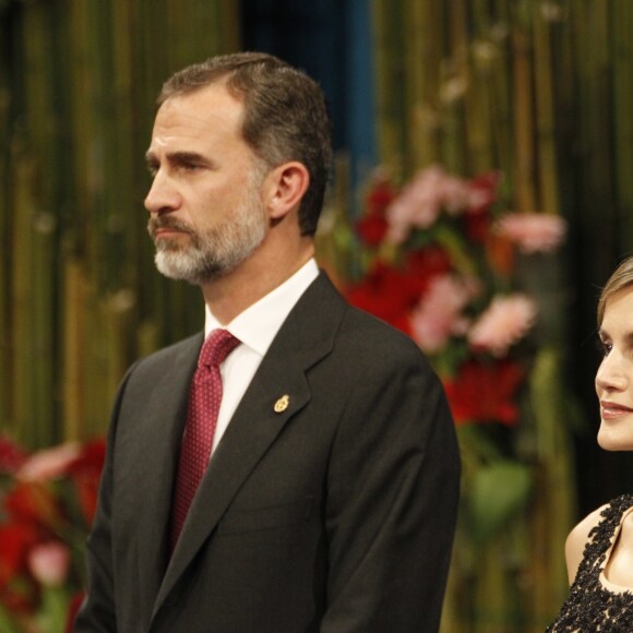 Le roi Felipe VI et la reine Letizia d'Espagne - Remise des prix Princesse des Asturies en présence du roi Felipe VI, La reine Letizia et Sofia au théâtre Campoamor à Oviedo, Espagne, le 21 octobre 2016.