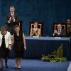 Le roi Felipe VI, la reine Letizia d'Espagne et Javier Fernandez - Remise des prix Princesse des Asturies en présence du roi Felipe VI, La reine Letizia et Sofia au théâtre Campoamor à Oviedo, Espagne, le 21 octobre 2016.
