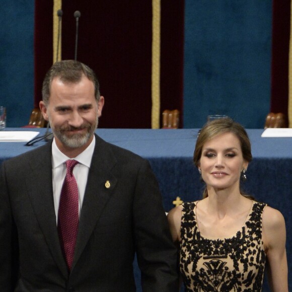 Le roi Felipe VI et la reine Letizia d'Espagne - Remise des prix Princesse des Asturies en présence du roi Felipe VI, La reine Letizia et Sofia au théâtre Campoamor à Oviedo, Espagne, le 21 octobre 2016.