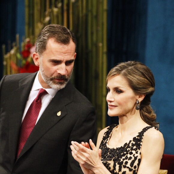 Le roi Felipe VI et la reine Letizia d'Espagne - Remise des prix Princesse des Asturies en présence du roi Felipe VI, La reine Letizia et Sofia au théâtre Campoamor à Oviedo, Espagne, le 21 octobre 2016.